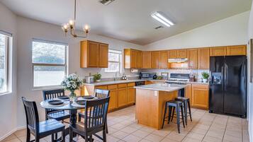 House (3 Bedrooms) | Interior