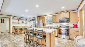 House (3 Bedrooms) | Interior