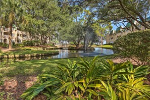 A hotel with a pond, surrounded by lush greenery and trees. - Lohi Condo w/ Balcony: 1 Mi to Downtown Denver! (Hilton Head Island)