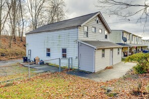 Interior - Renovated Minersville Rental: FRO Trail Nearby! (Minersville)