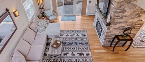 Smart TV, fireplace