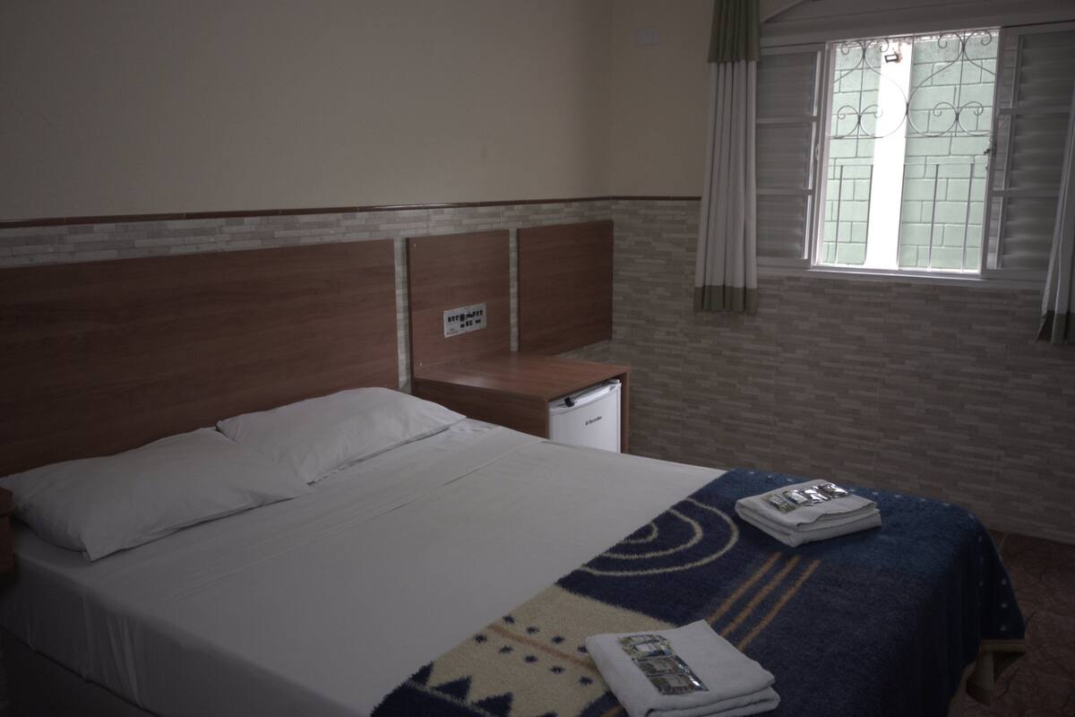 Standard Room, 1 Double Bed | Minibar, in-room safe, desk, WiFi (free)