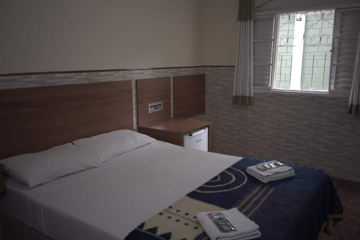 Quarto standard, 1 cama de casal | 1 quarto, frigobar, cofres nos quartos, escrivaninha