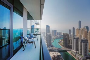Terrace/patio - NEW Luxe 3BR - Vida Marina - Great Views (Dubai)