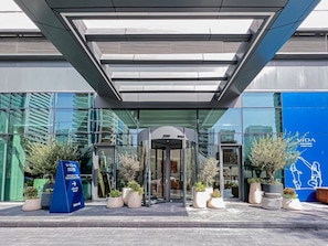 Property entrance - NEW Luxe 3BR - Vida Marina - Great Views (Dubai)