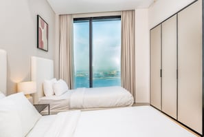 2 bedrooms, individually decorated, iron/ironing board, free WiFi