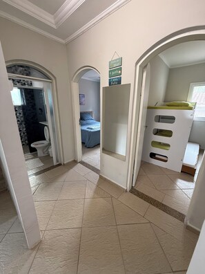 4 bedrooms, iron/ironing board, free WiFi, bed sheets - Casa de Praia, Loteamento Costa do Sol, Quadra P - Guaratuba, Bertioga/sp (Loteamento Costa do Sol Bertioga)