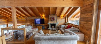 Above the Clouds - spacious chalet with great view