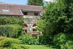 Exterior - Le Gîte de l'Orangerie de Kerlarec – A Peaceful Retreat in Nature (Arzano)