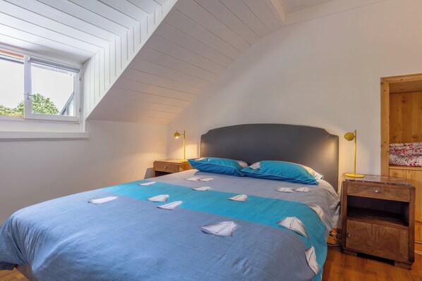 4 chambres, fer et planche à repasser, Wi-Fi gratuit, draps fournis