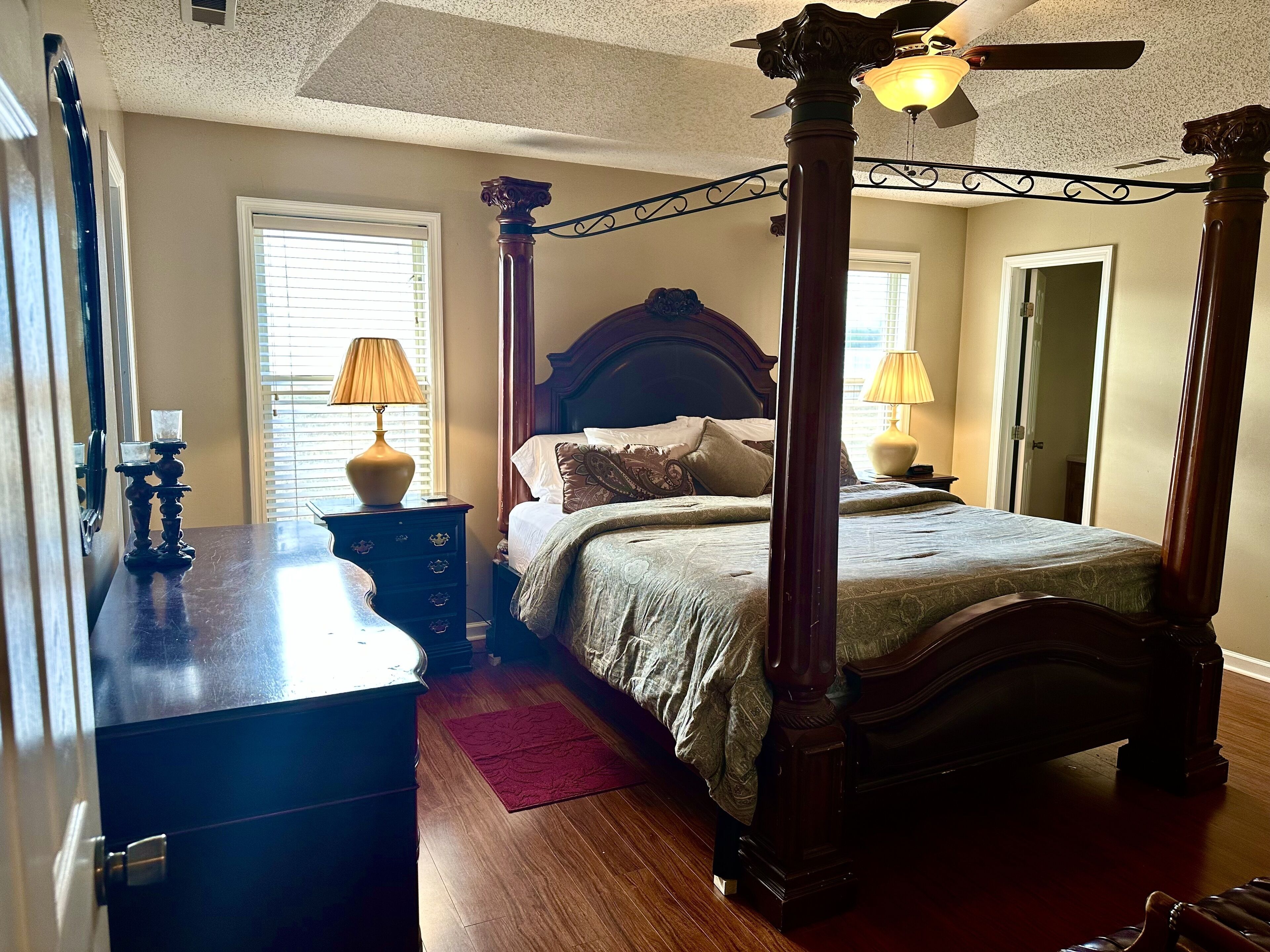 3 bedrooms, desk, iron/ironing board, free WiFi