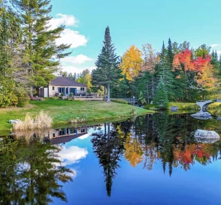Exterior. Lux Waterfront Cottage at FarAway Pond