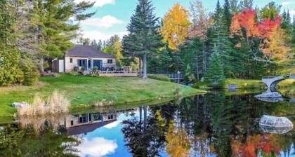 Lux Waterfront Cottage at FarAway Pond