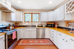 Frigorífic, microones, forn i placa de cuina 