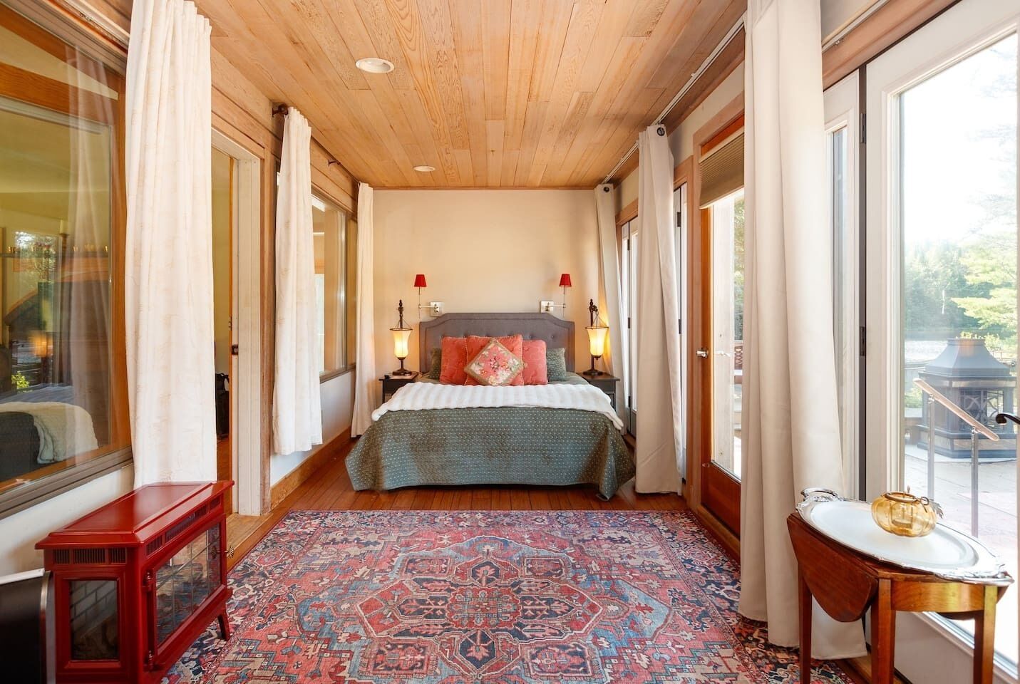 1 bedroom, desk, iron/ironing board, WiFi