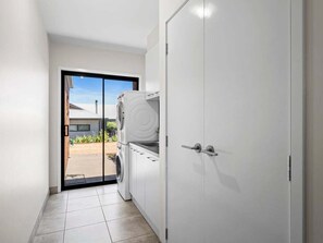 Interior - Dan's Rise - With luxurious pool (Mansfield)