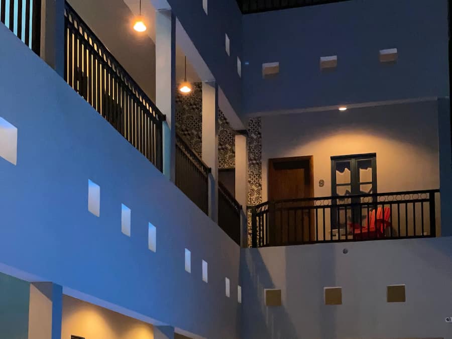 المنشأة من الداخل