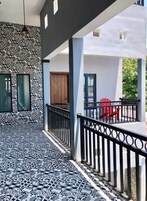 Handrails in hallways