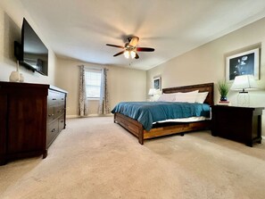 4 bedrooms, desk, iron/ironing board, travel cot - 4 Bed home on a quiet cul-de-sac (West Chester Township)