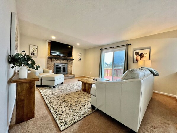 TV - 4 Bed home on a quiet cul-de-sac (West Chester Township)