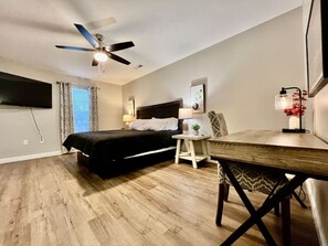 4 bedrooms, desk, iron/ironing board, travel cot - Nicest New construction Home in Middletown, Ohio (Middletown)