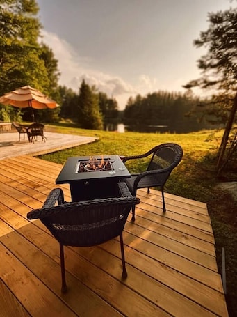Terrace/patio. Sunny Waterfront Cottage at FarAway Pond