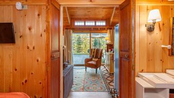 1 dormitorio, tabla de planchar con plancha, wifi y ropa de cama