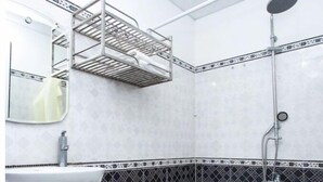 Habitación superior con 2 camas individuales | Baño