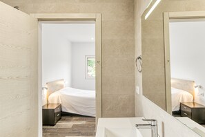 4 habitaciones, tabla de planchar con plancha y wifi gratis 