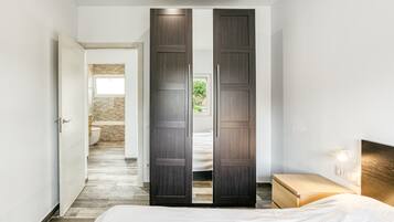 4 habitaciones, tabla de planchar con plancha y wifi gratis