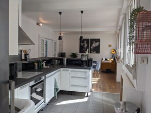 Private kitchen - Loft Chic Vintage Paris Centre. 72 m2 Spacieux et Lumineux (Paris)