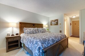 2 bedrooms, WiFi, bed sheets - Fourth Sisters Bliss 2 bedroom 2 bath w/ fireplace (Sisters)