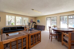 Interior - Fourth Sisters Bliss 2 bedroom 2 bath w/ fireplace (Sisters)