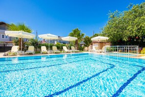 حمّام سباحة خارجي