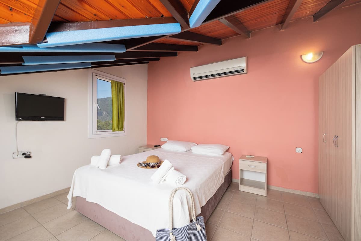Standard Double Room | 2 bedrooms, bed sheets