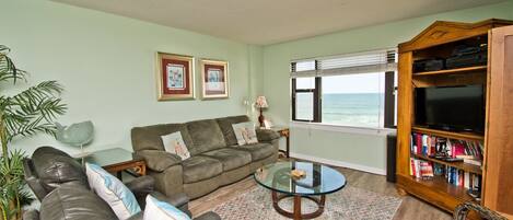 TV, DVD-spiller og stereoanlegg