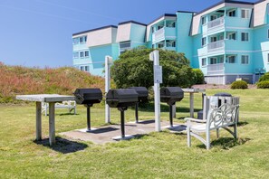 Outdoor dining - SeaSpray 225, Oceanview Condo in Atlantic Beach, NC! (Atlantic Beach)