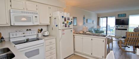 Kühlschrank, Mikrowelle, Ofen, Geschirrspüler