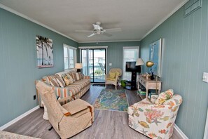 DVD player - SeaSpray 337, Oceanview Condo in Atlantic Beach, NC! (Atlantic Beach)