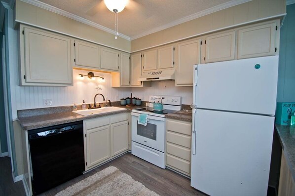 Fridge, microwave, oven, dishwasher - SeaSpray 337, Oceanview Condo in Atlantic Beach, NC! (Atlantic Beach)