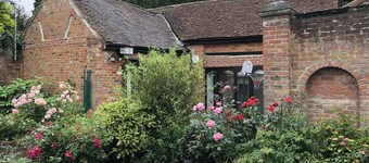 Self contained, barn conversion. 23mins to London/train  - Old Hatfield, Herts
