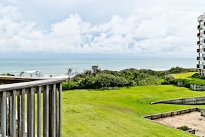 Property grounds - Sound Of The Sea East 121, Oceanfront Condo in Emerald Isle, NC! (Emerald Isle)