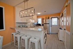 Kühlschrank, Mikrowelle, Geschirrspüler