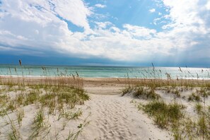 Beach - Splash of Lime West, Oceanfront Duplex in Emerald Isle, NC! (Emerald Isle)