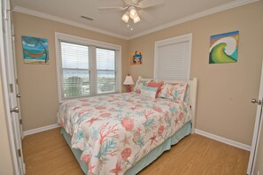 3 bedrooms, WiFi - Splash of Lime West, Oceanfront Duplex in Emerald Isle, NC! (Emerald Isle)