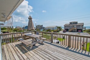 Outdoor dining - Starbird, Almost Oceanfront House in Emerald Isle, NC! (Emerald Isle)