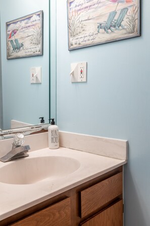 Interior - Summer Winds B-133, Oceanfront Condo in Indian Beach, NC! (Indian Beach)