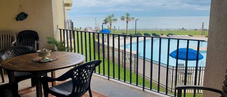 屋外ダイニングエリア