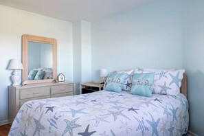 4 bedrooms, WiFi - Summer Winds B-237, Oceanfront Condo in Indian Beach, NC! (Indian Beach)