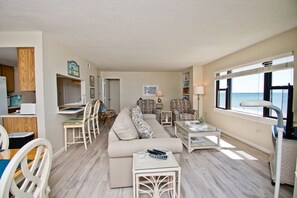 TV, DVD-spiller og stereoanlegg